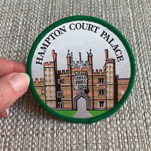 Hampton Court Palace Souvenir Patch - Picture 2 of 4